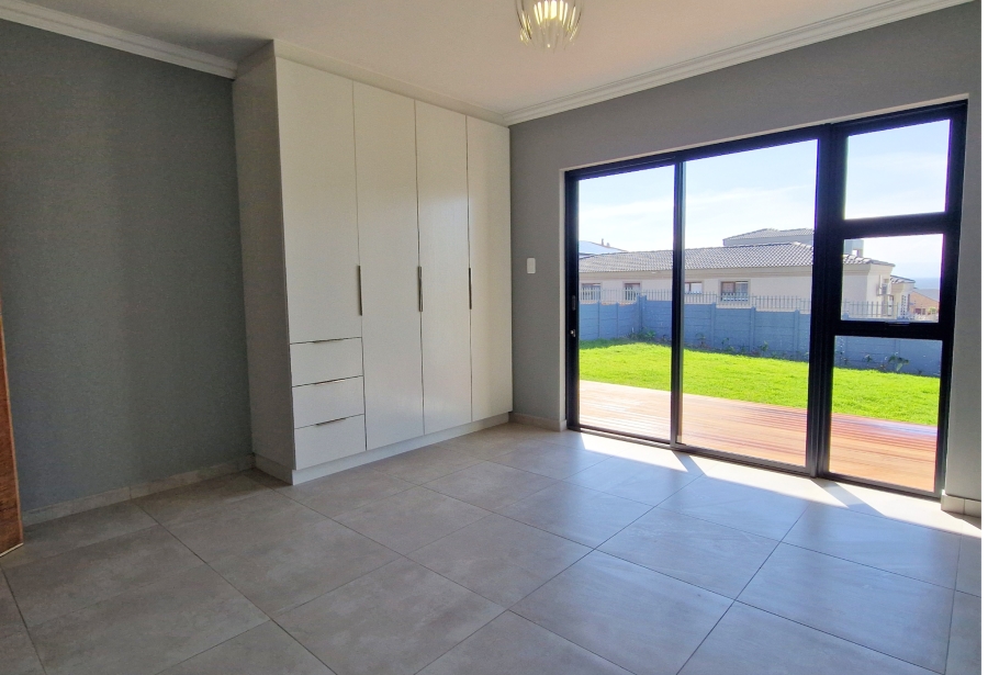 3 Bedroom Property for Sale in Wavecrest Eastern Cape